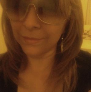 Meet your Posher, Adriana cristina